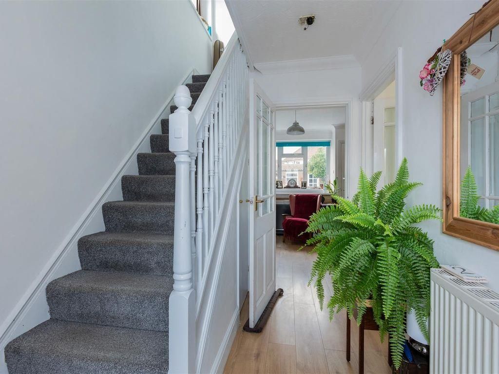 Property photo 2 of 12 52 Abbotts-New Entrance Hall.Jpg