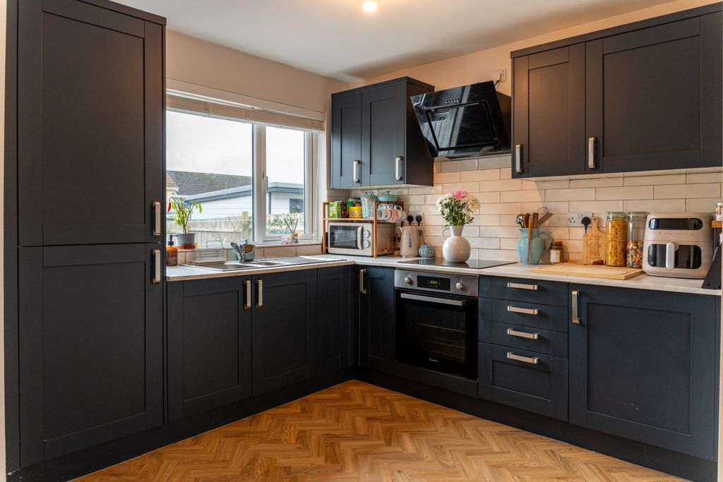 Property photo 2 of 20 Abbey Court-10