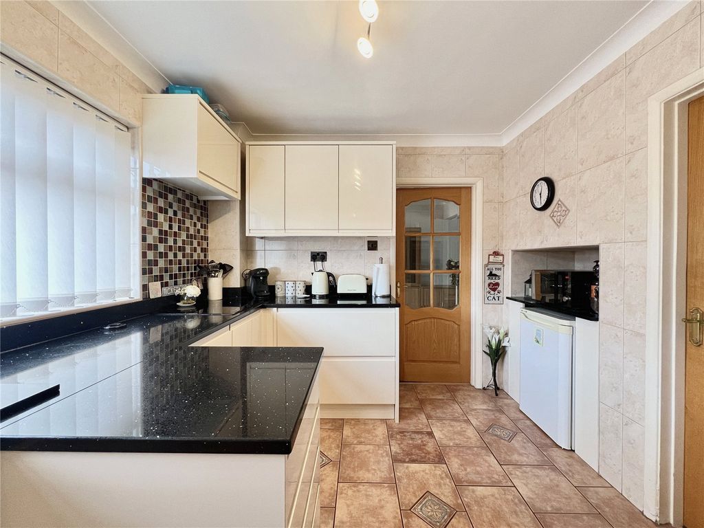 Property photo 2 of 24 Picture No. 15