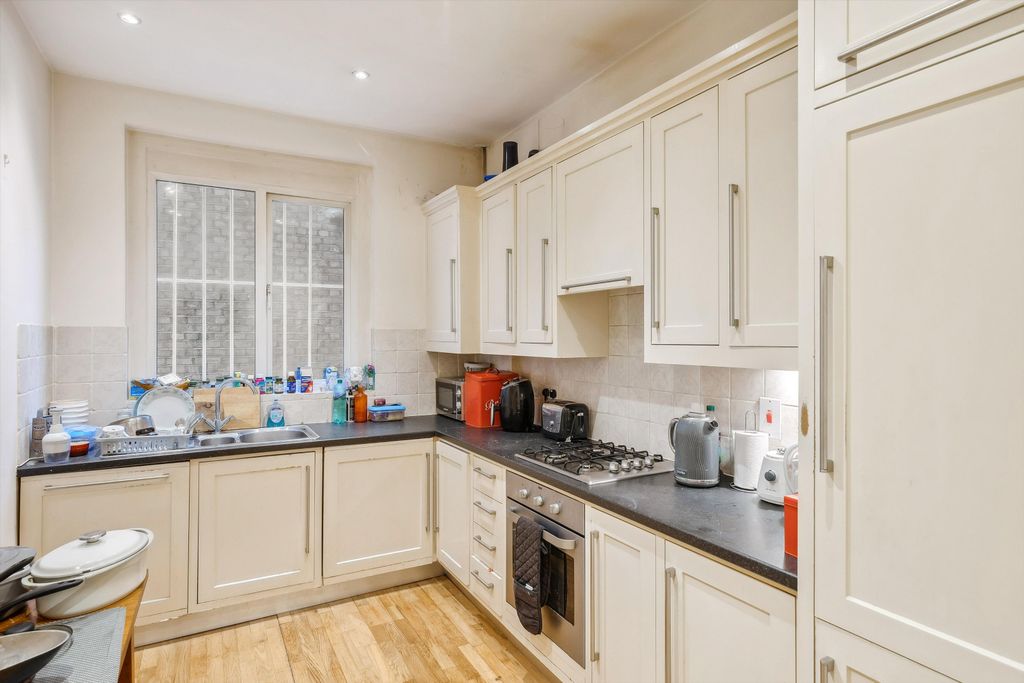 Property photo 2 of 14 Image