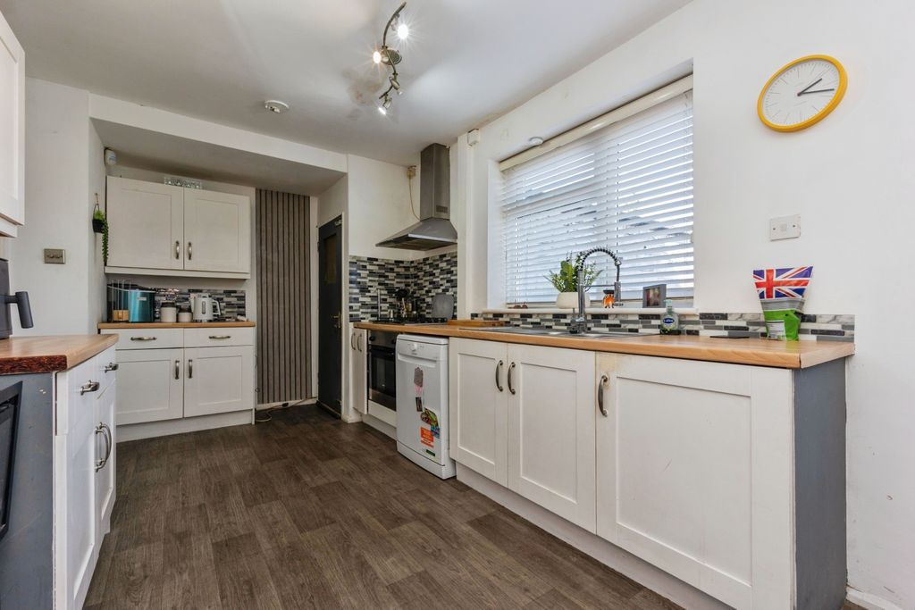 Property photo 3 of 15 Kitchen