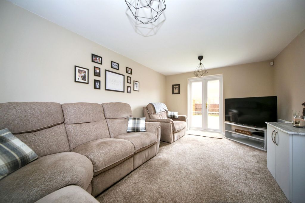 Property photo 2 of 25