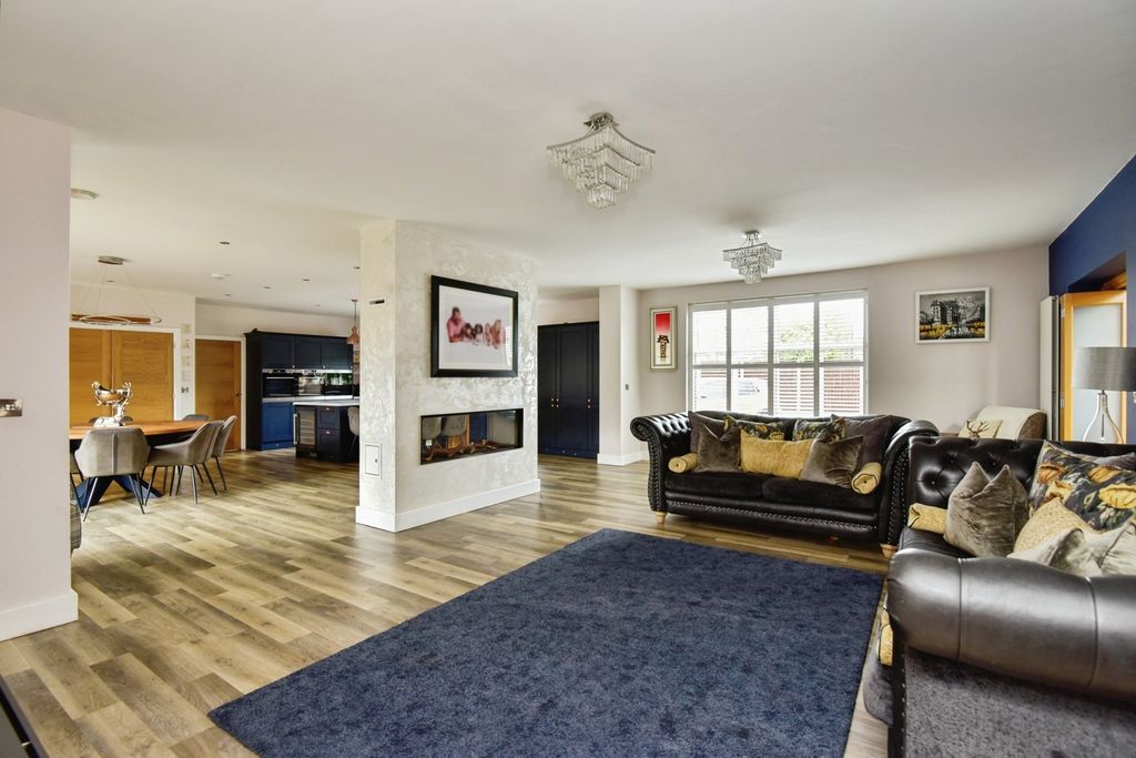 Property photo 2 of 42 Pbox-Img.Jpg