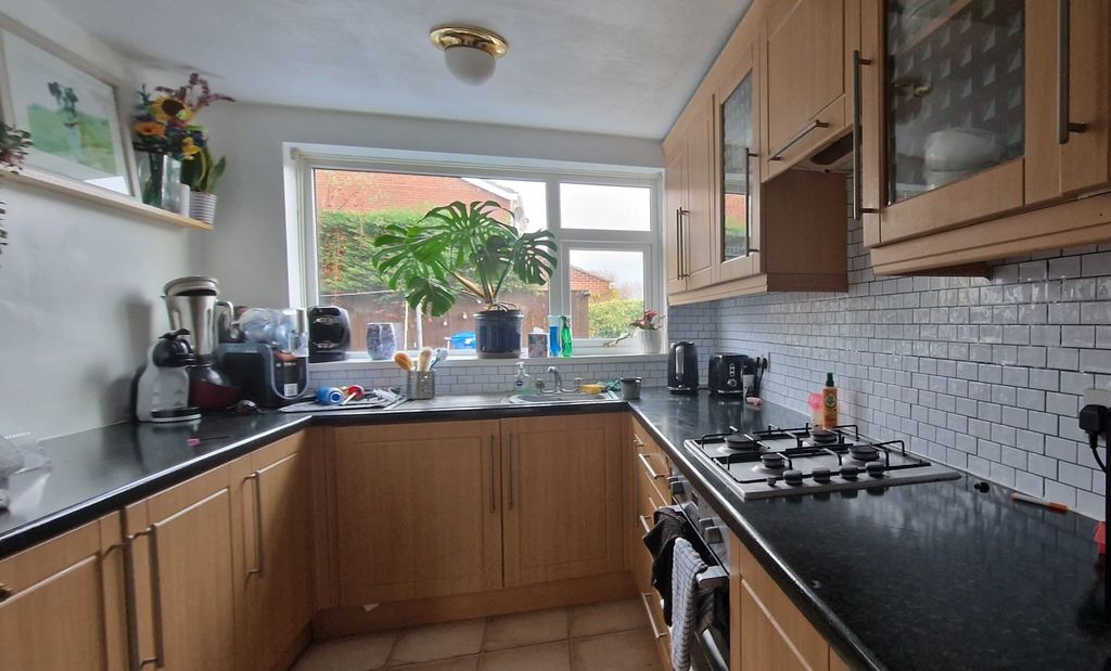 Property photo 3 of 14 Kitchen