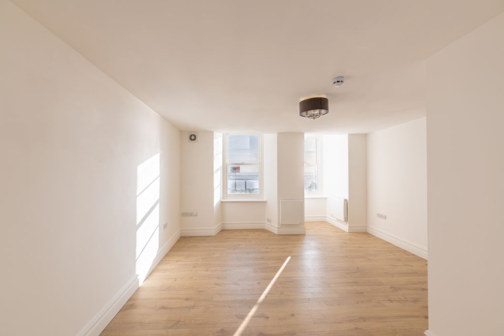 Property photo 2 of 14 Flat 2 13-14-8