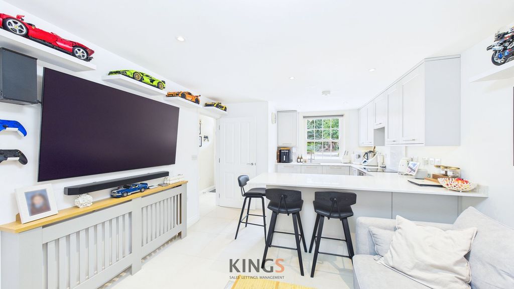 Property photo 3 of 12 Open Plan