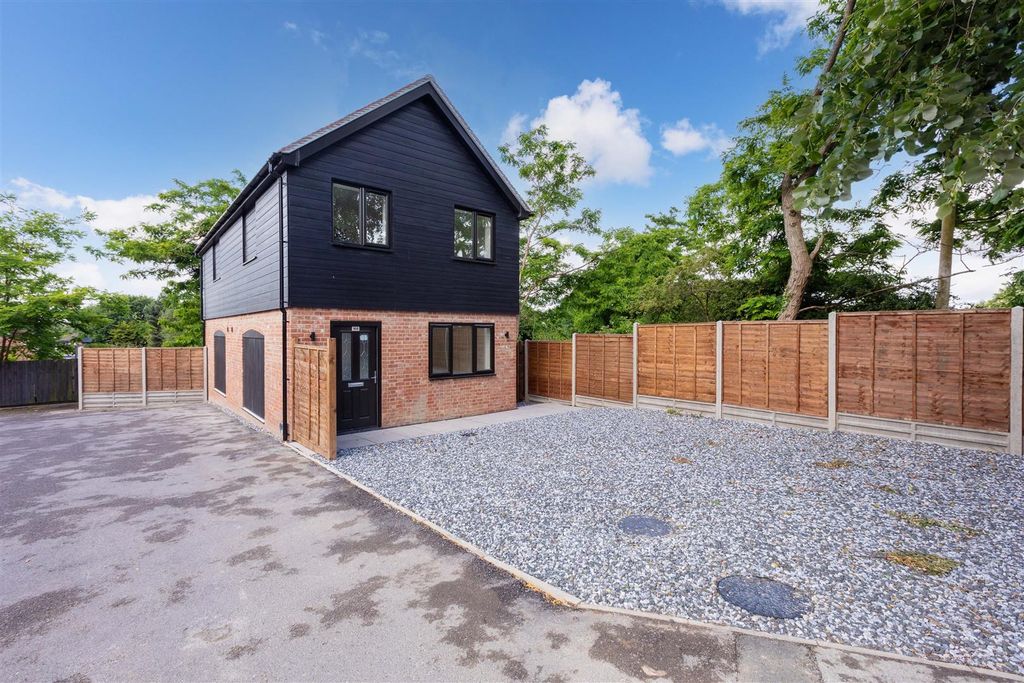 Property photo 1 of 15 168 Cippenham Lane-1.Jpg