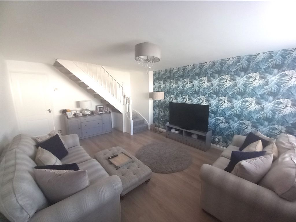 Property photo 2 of 11 Lounge