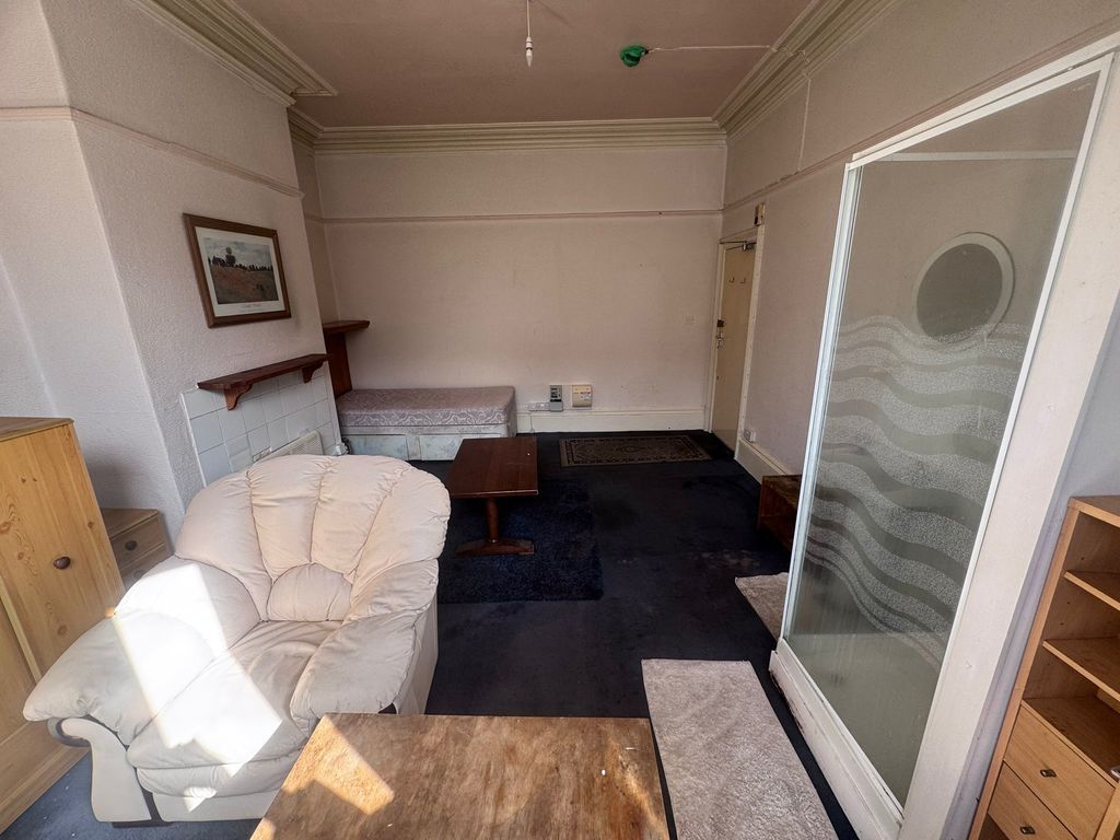 Property photo 2 of 7 Photo 8