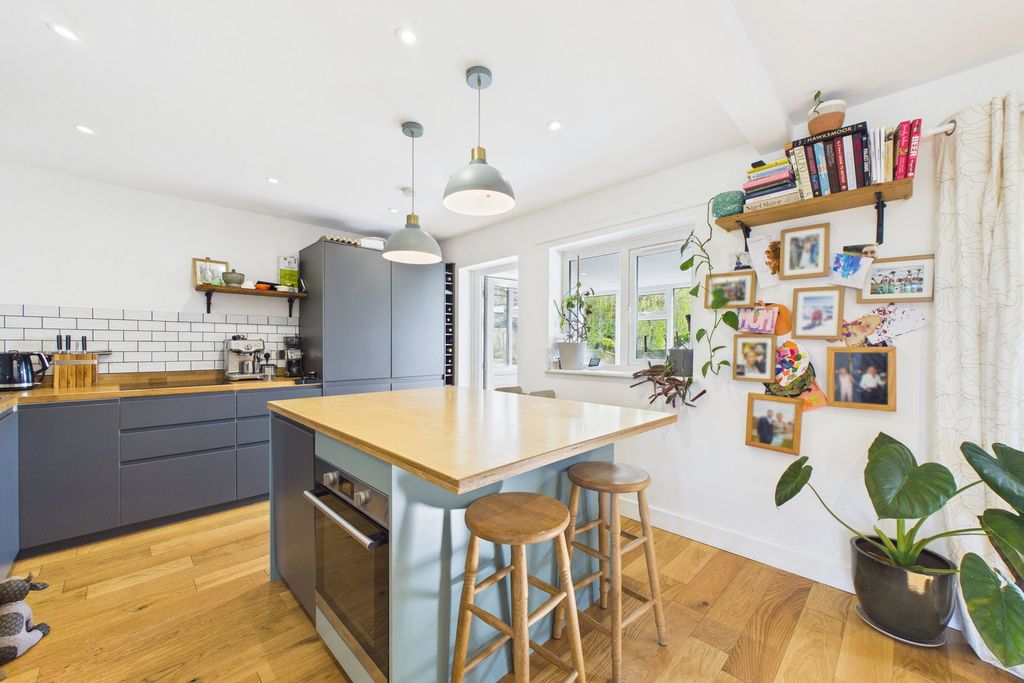 Property photo 2 of 22