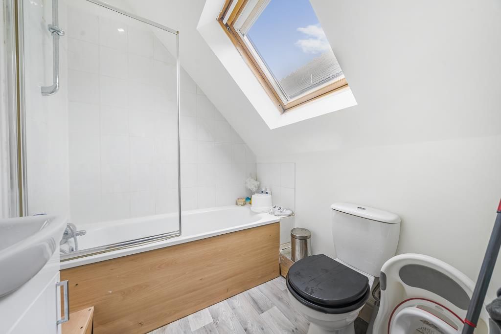 Property photo 3 of 17 Bathroom