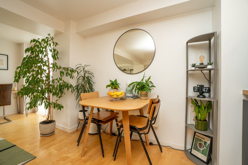 Property photo 2 of 17 Living Space