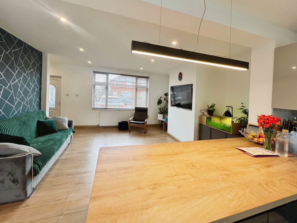 Property photo 1 of 14 Lounge