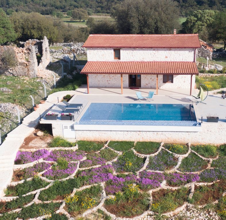 Property photo 1 of 12 Enchanting Properties For Sale In Antalya - Main View Of The Villa, Infinity Pool And Gardens