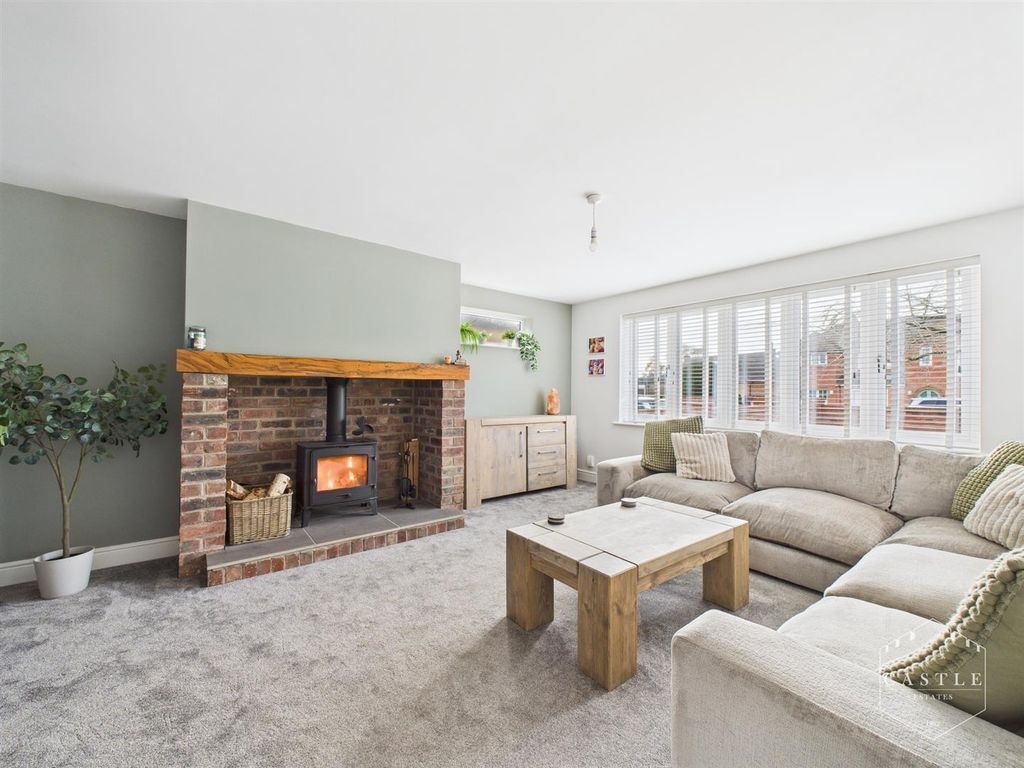 Property photo 3 of 30 Lounge