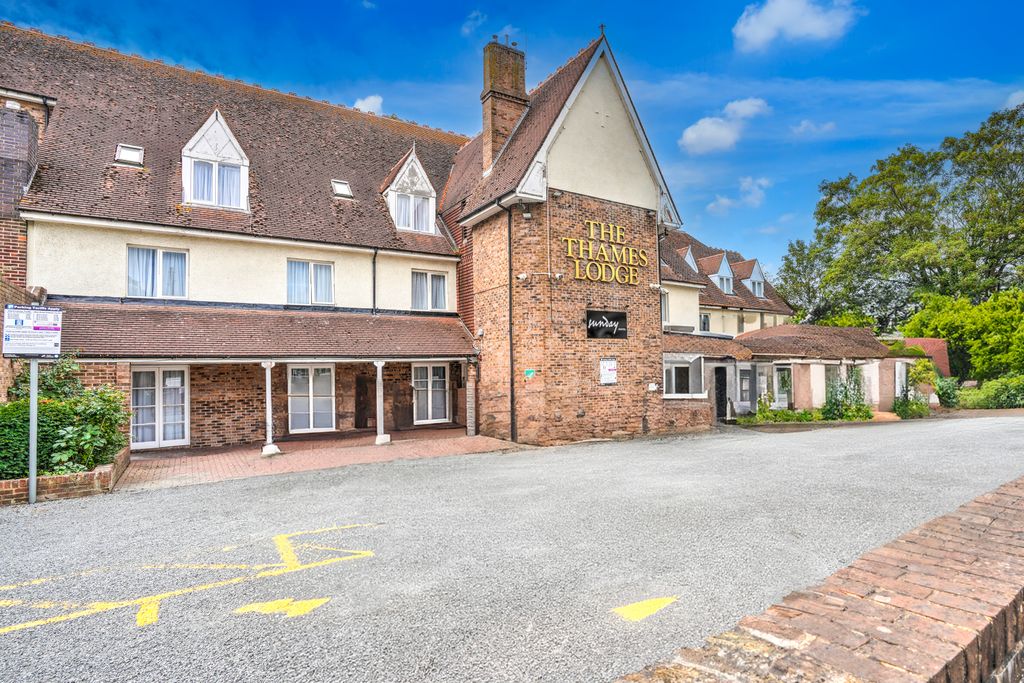 Property photo 3 of 10