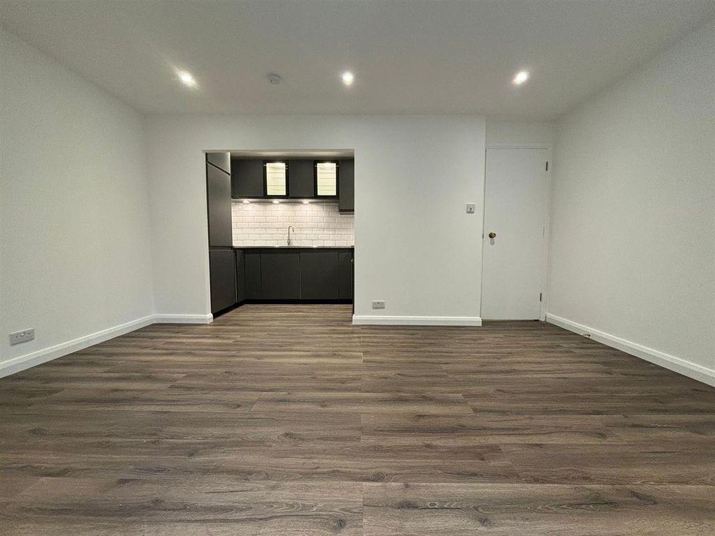 Property photo 2 of 8 Open Plan