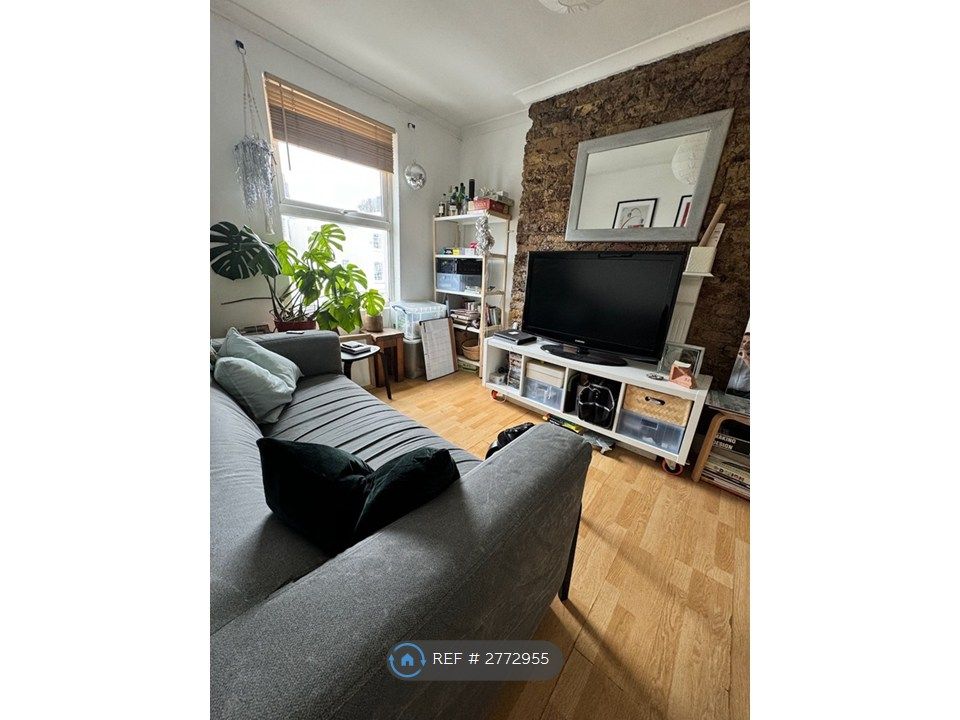 Property photo 1 of 20 Lounge