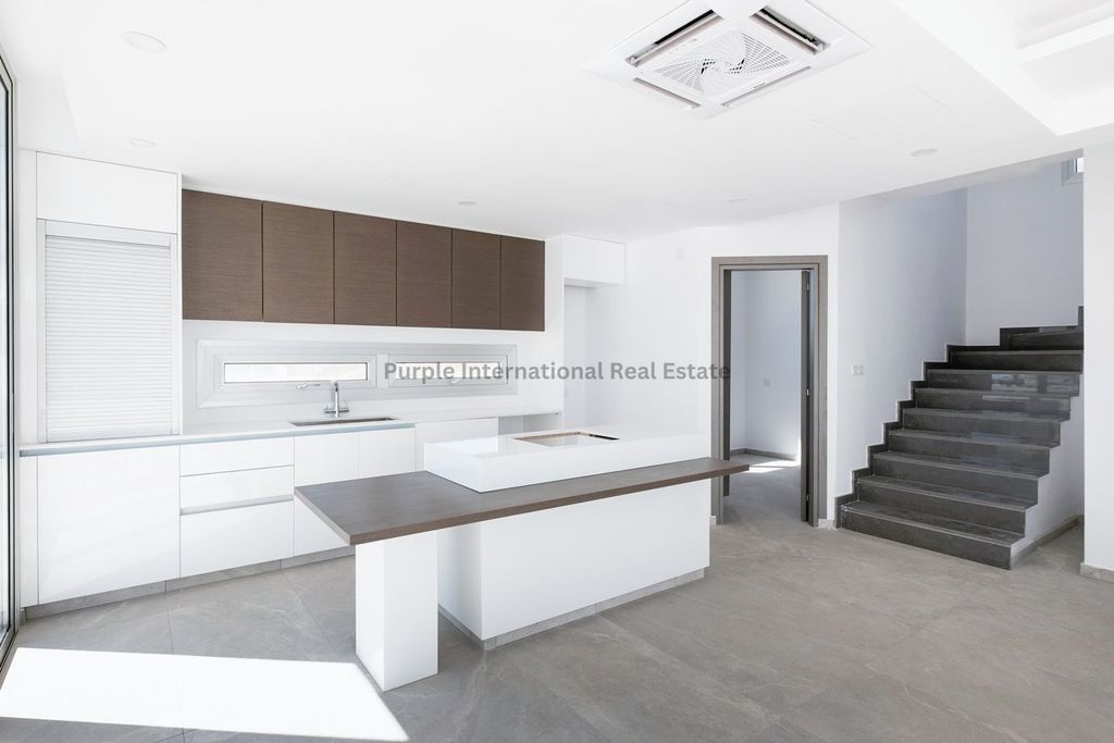 Property photo 2 of 30