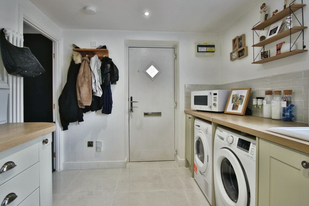 Property photo 3 of 13 4348446