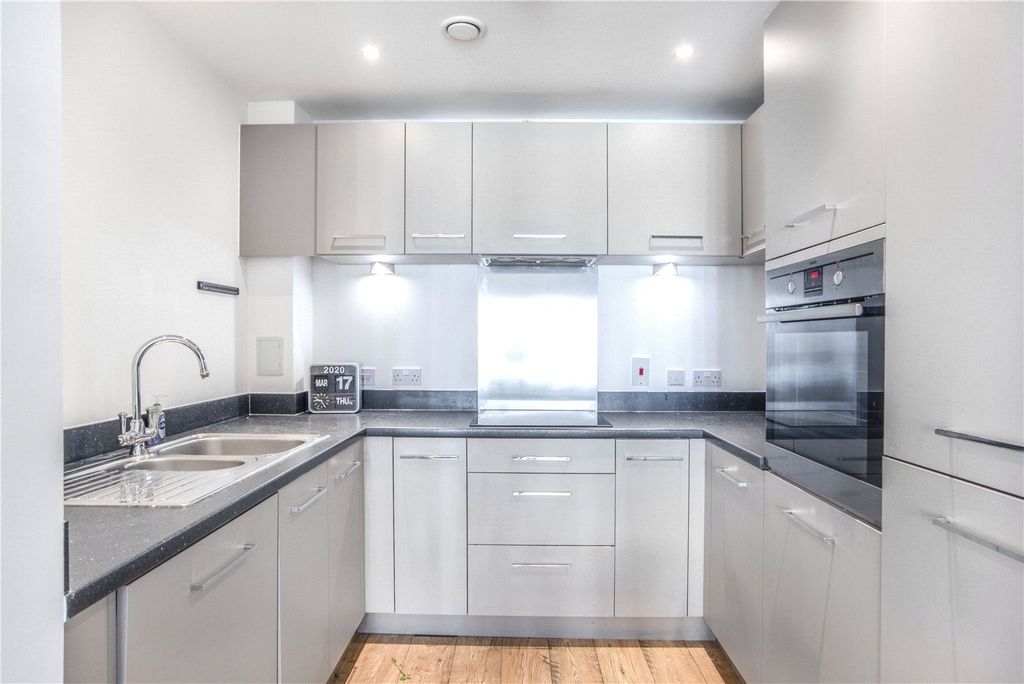 Property photo 3 of 11 Kitchen