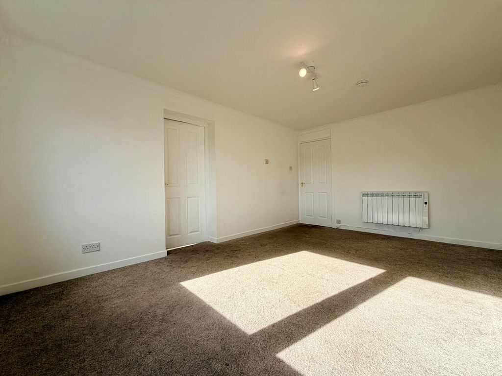 Property photo 3 of 10 3