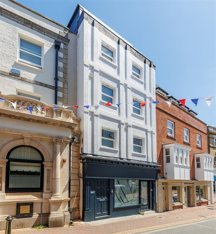 Property photo 1 of 34 72 High Street