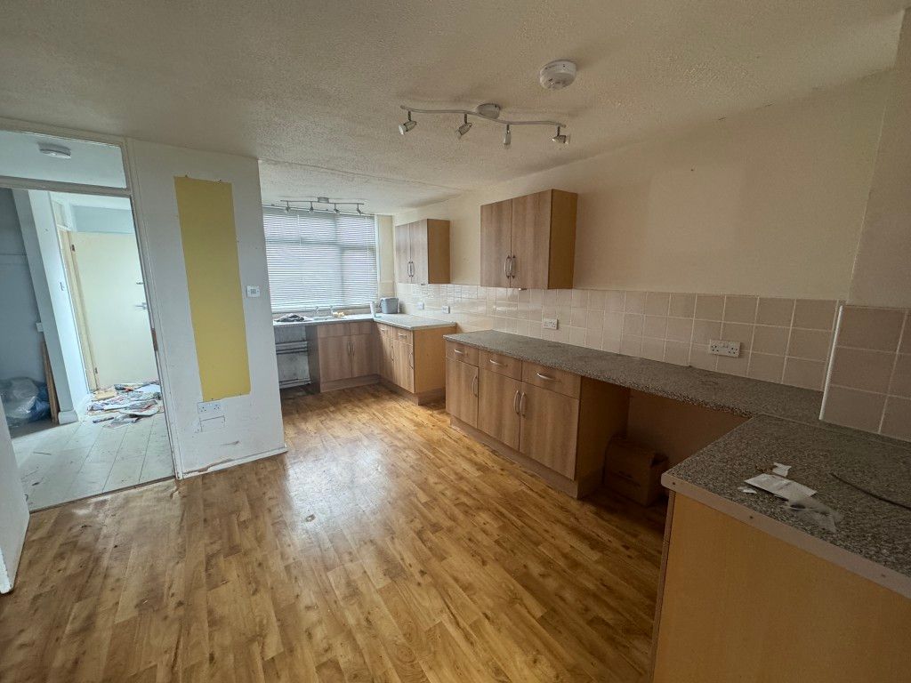 Property photo 2 of 8 Kitchen