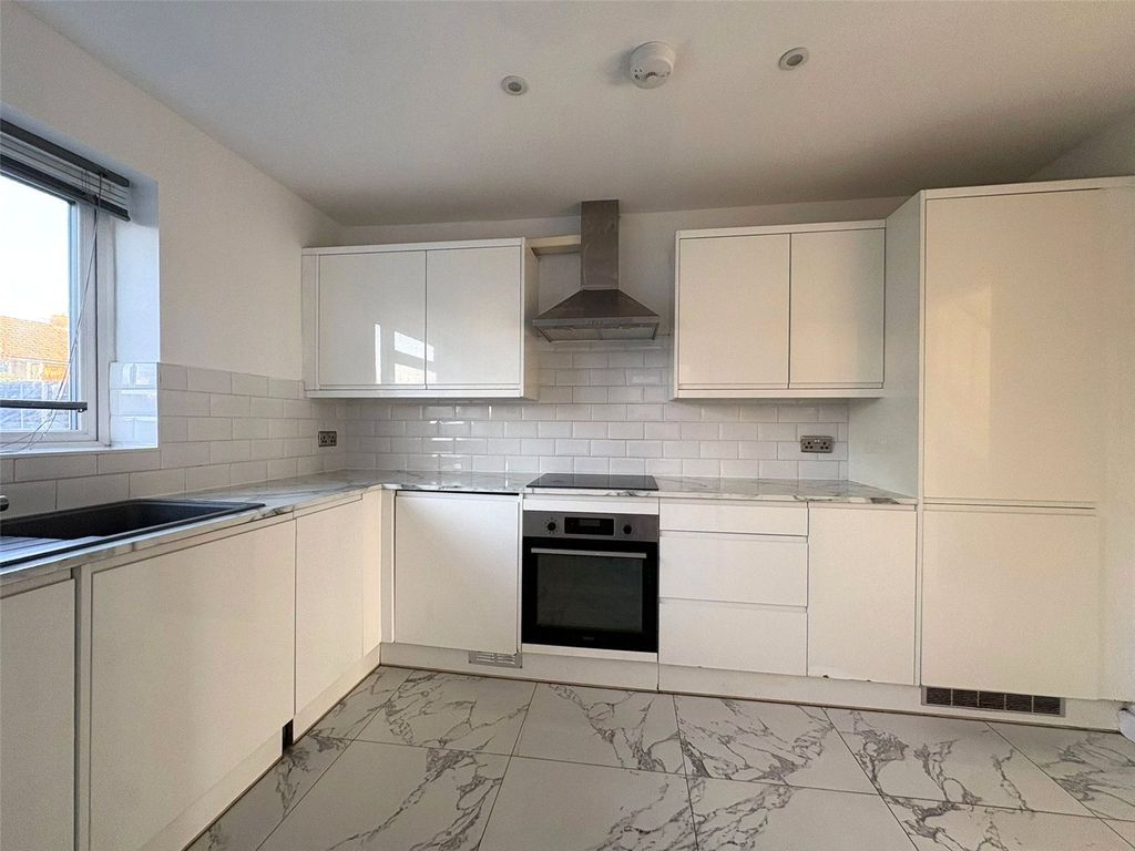 Property photo 2 of 22 Picture No. 32