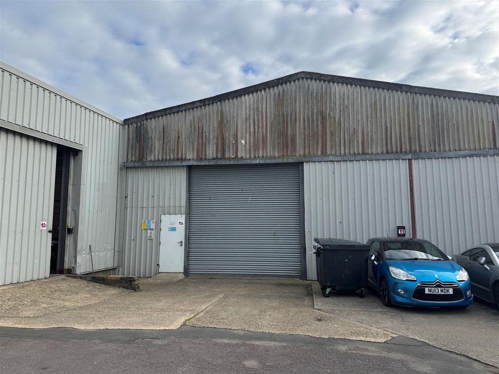 Property photo 3 of 5 2005 A.Jpg