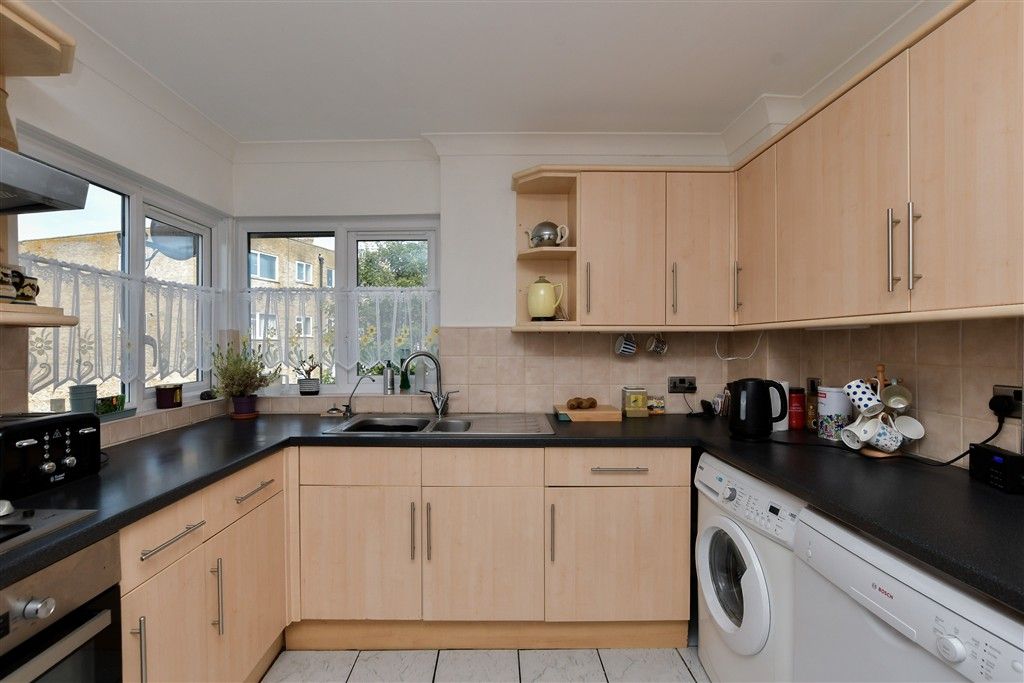 Property photo 3 of 9 Kitchen