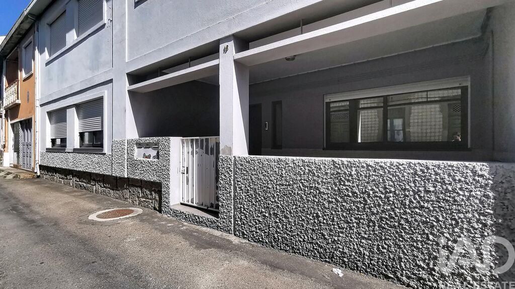 Property photo 2 of 27