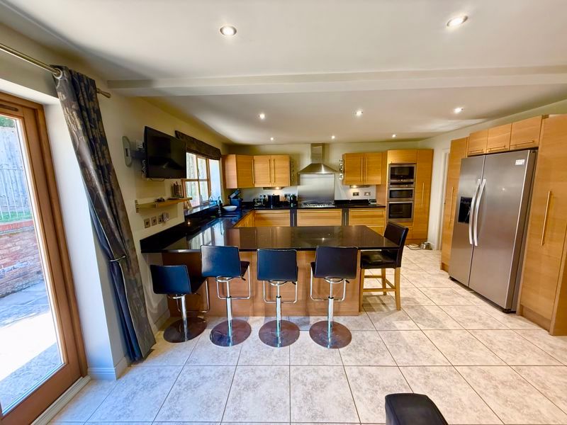 Property photo 3 of 17 Kitchen