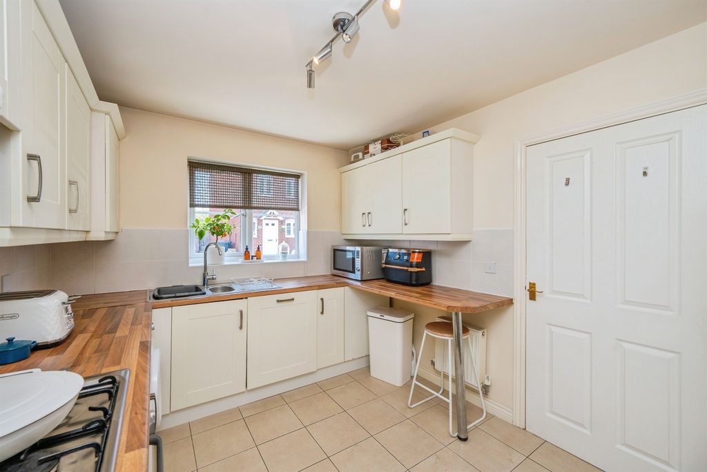Property photo 3 of 17