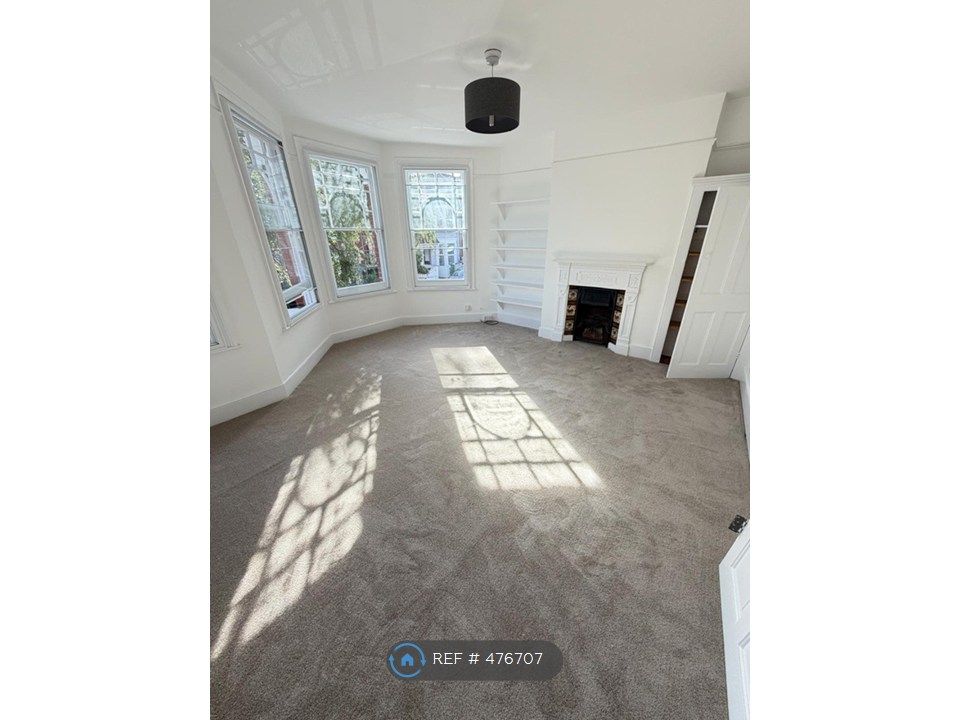 Property photo 1 of 12 Lounge