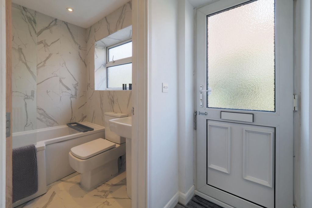 Property photo 3 of 37 Bathroom