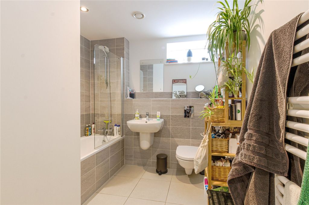 Property photo 3 of 12 Bathroom