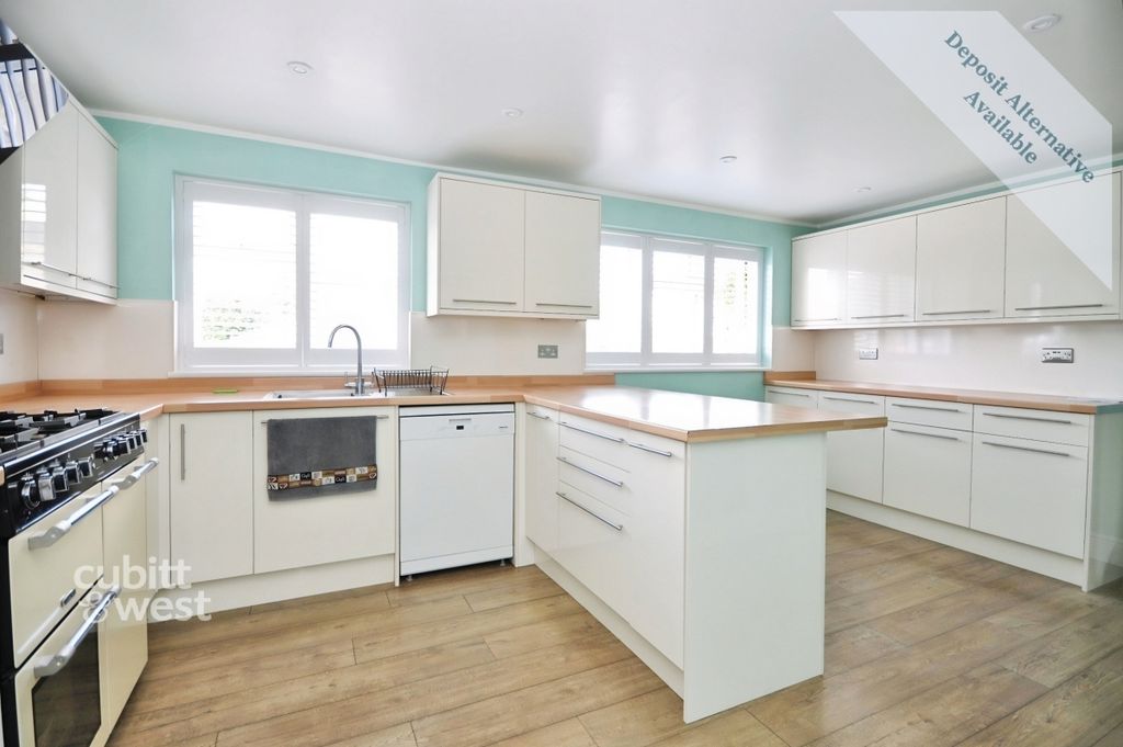 Property photo 2 of 18 Kitchen
