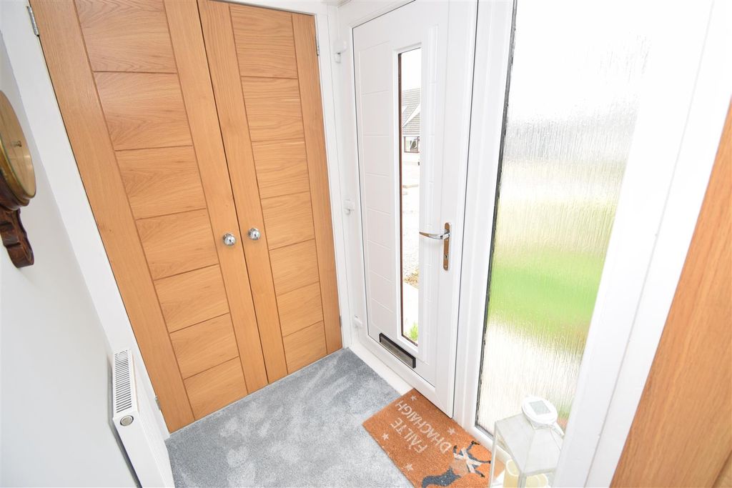 Property photo 3 of 21 Entrance Vestibule.Jpg