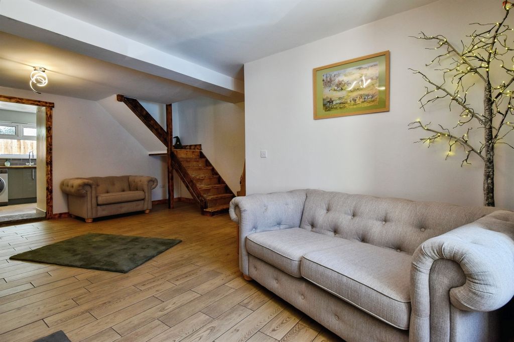 Property photo 2 of 30
