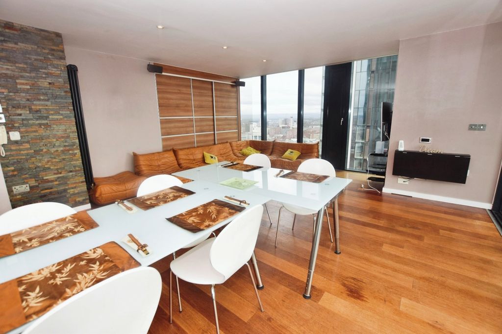 Property photo 2 of 21 Picture No. 24