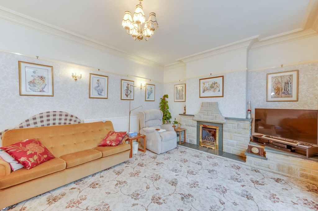 Property photo 3 of 33