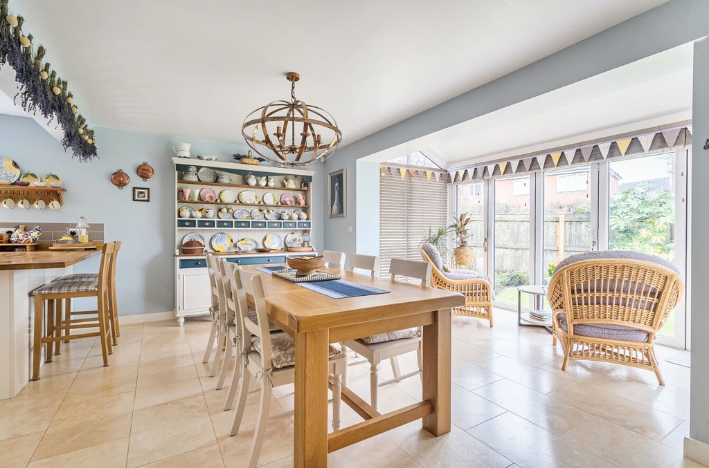 Property photo 3 of 31 Dining/Conservatory