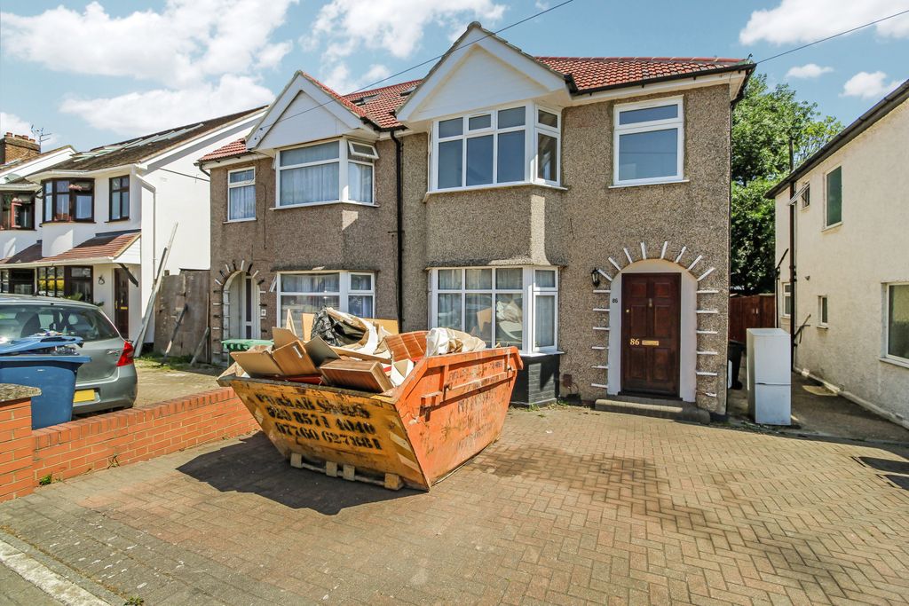 Property photo 1 of 16 Four Bedroom Semi Detached House To Rent