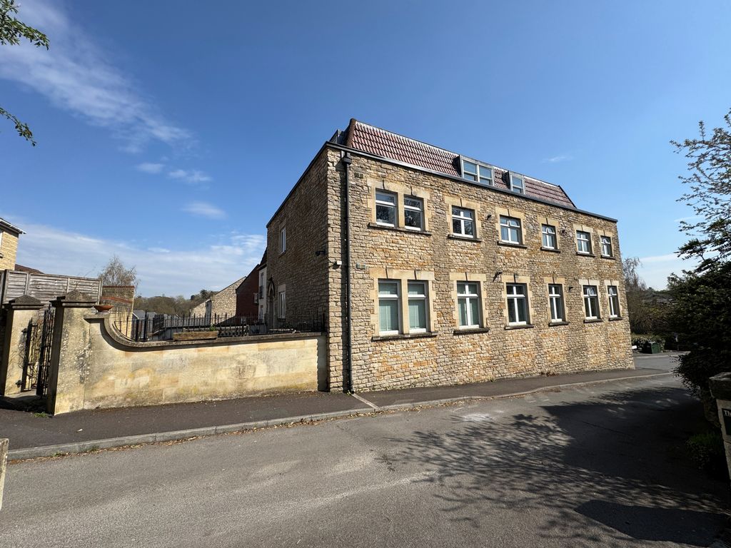 Property photo 2 of 18