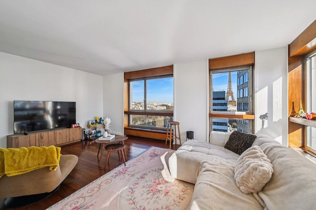 Property photo 1 of 13 Paris 15th – Quai De Grenelle – Family Apartment With Eiffel Tower Views