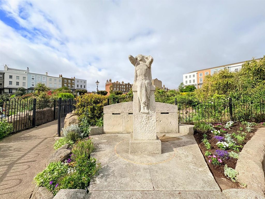 Property photo 3 of 23 60Harbour6.Jpg