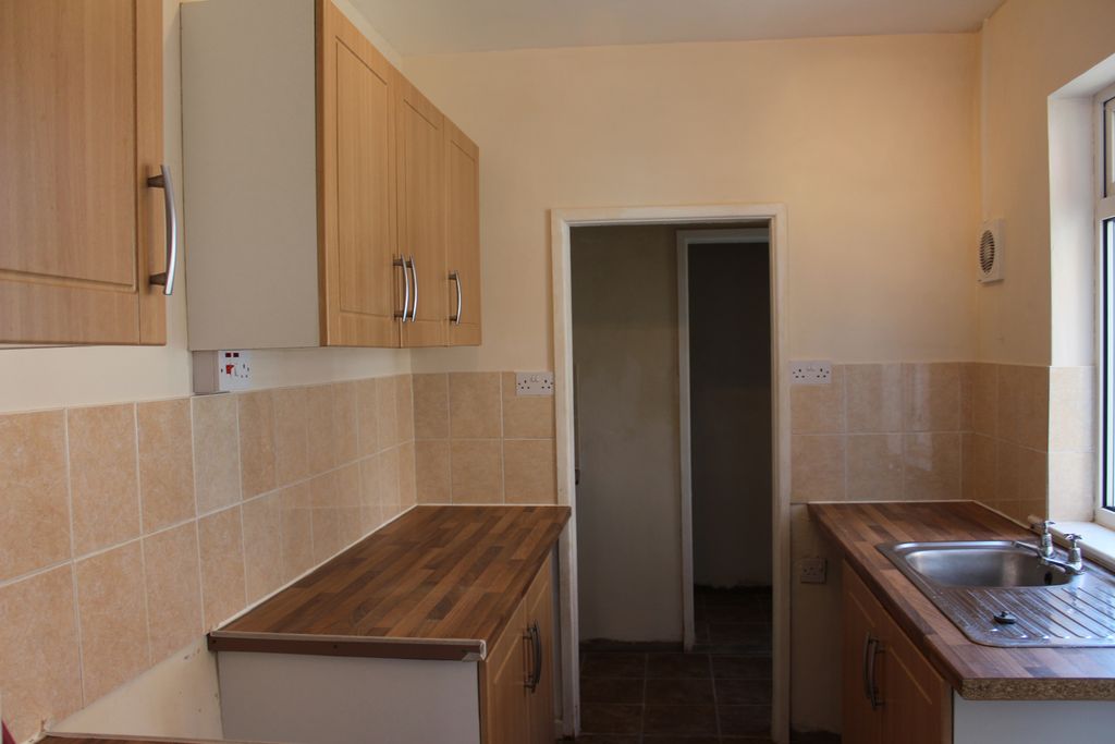 Property photo 3 of 19 Kitchen