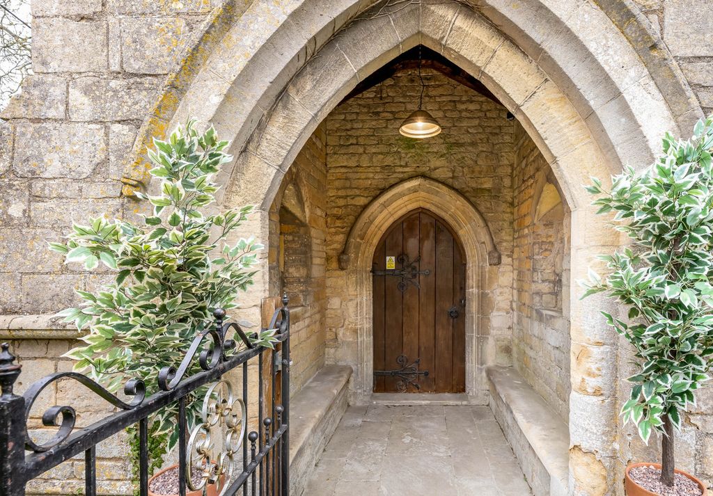 Property photo 2 of 35