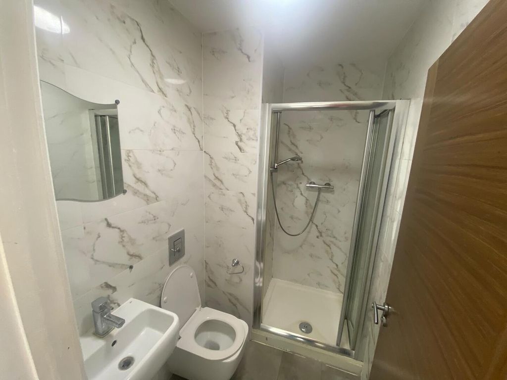 Property photo 3 of 4 Bathroom